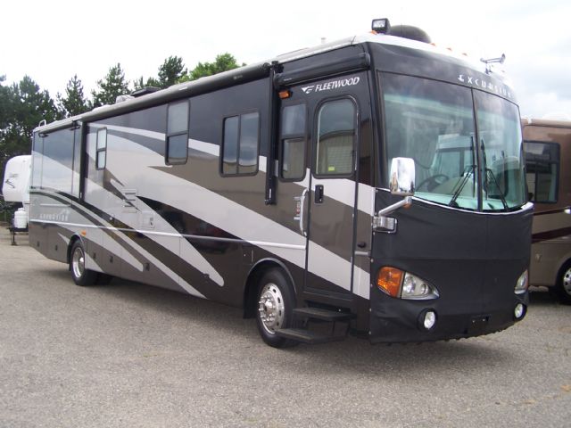  Fleetwood Excursion Tailgate Ready - Stock # : 0356 Michigan RV Broker USA